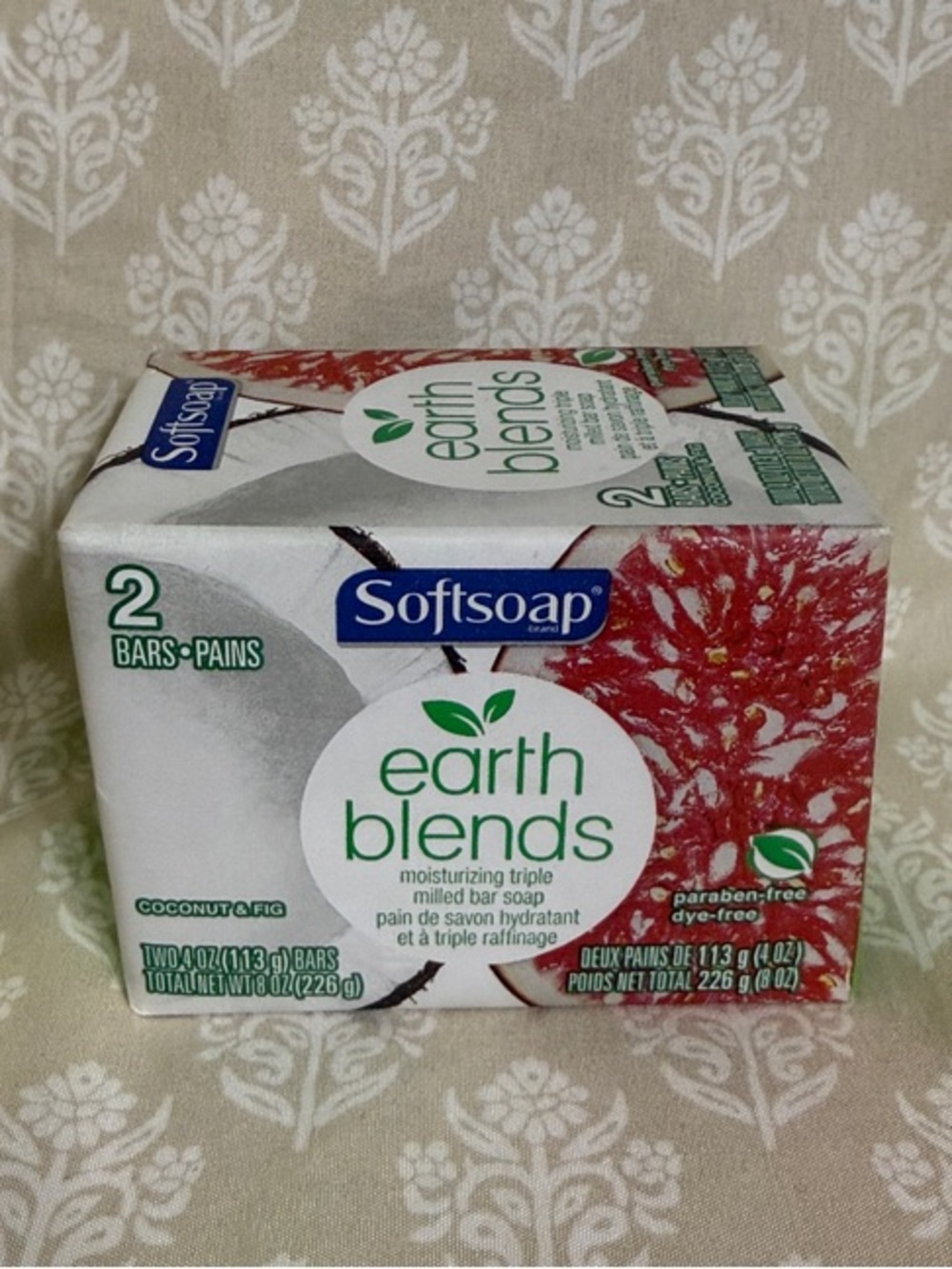 Softsoap Earth Blends Coconut & Fig Moisturizing Bar Soap - Red/White